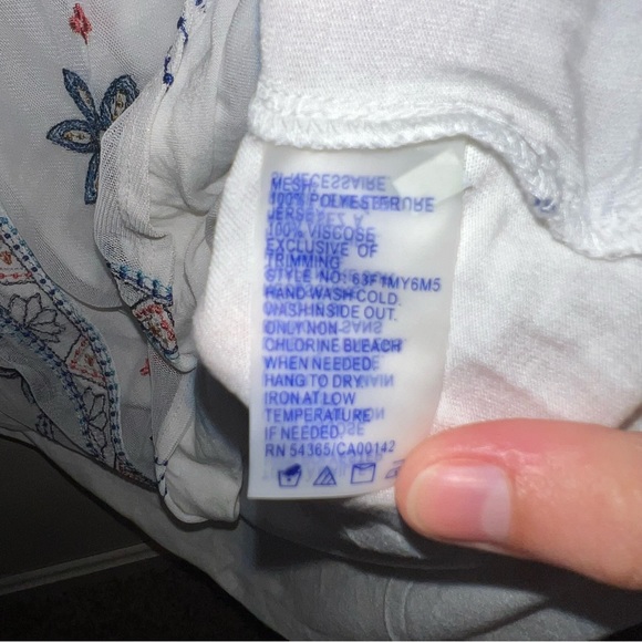 ๐4 for 25๐ Nygard | Sheer Lace Blouse - Picture 4 of 5